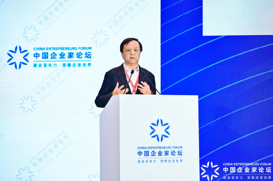 李小加：在AI“航空时代”	，企业家必须亲自“开飞机”