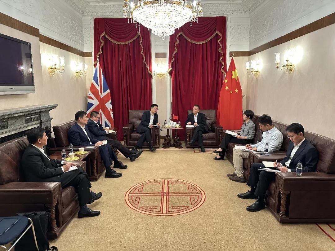 上海电气集团领导拜访中国驻英公使余本林并商讨在英业务布局和未来合作设想